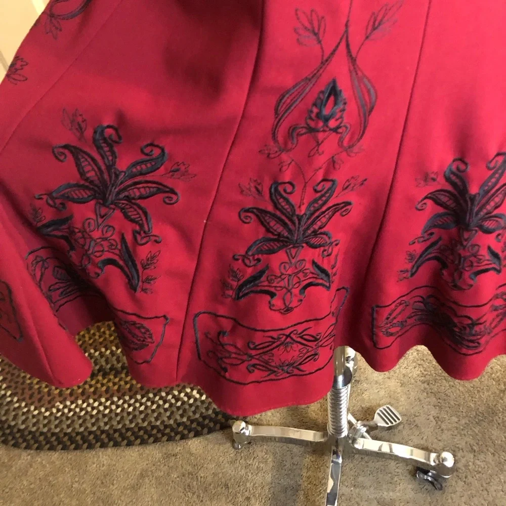 Ornamental skirt - Picture 2 of 4
